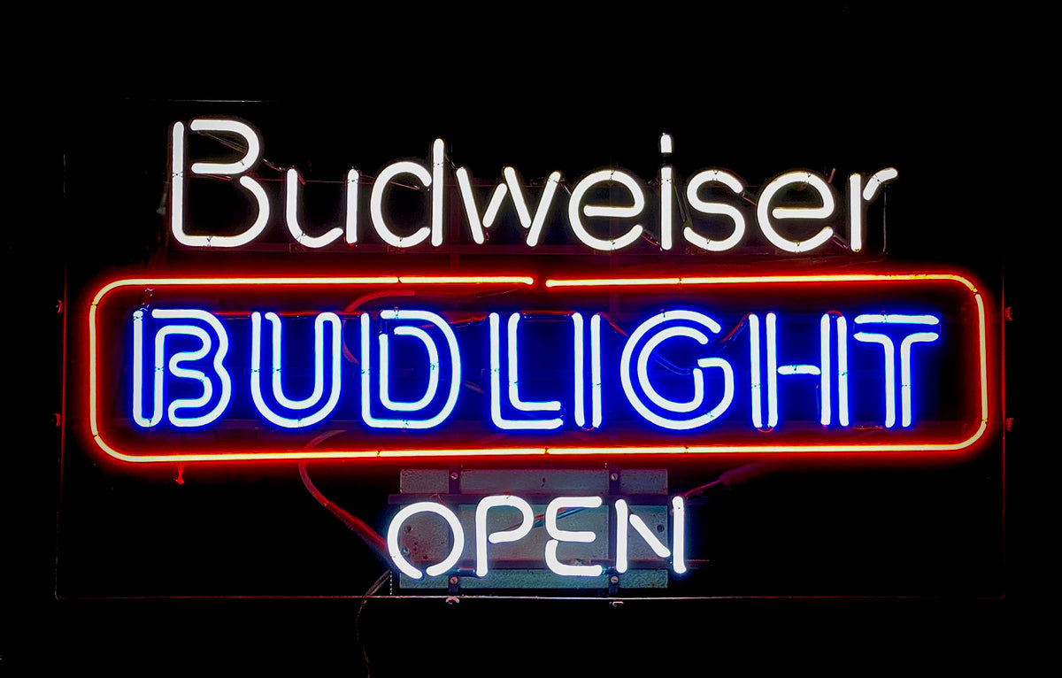 Budweiser Bud Light Open – Neon Williams